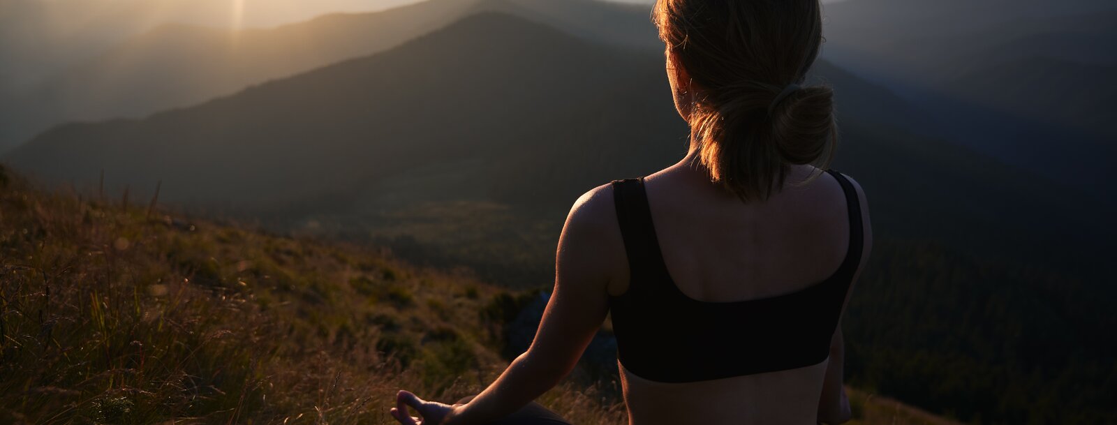 Regeneration-Yoga-Wandern | © Image by ArtPhoto_studio on Magnific