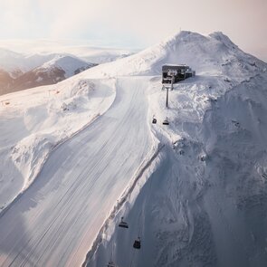 Bergstation eines Skigebiets in den frühen Morgenstunden | © TVB Wipptal | Johannes Bitter