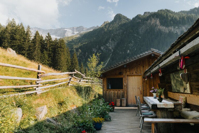 hintere Terrasse auf Helgas Alm beim Wipptaler Almenherbst | © TVB Wipptal | Johannes Bitter