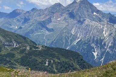 Vista sull’Habicht nella valle dello Gschnitztal lungo il percorso escursionistico in cresta verso il Lichtsee | © TVB Wipptal | Daniela Achmüller