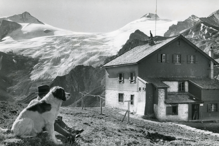 Das Tuxerjochhaus um 1935 mit dem Hintertuxer Gletscher | © Archiv Gemeinde Hintertux