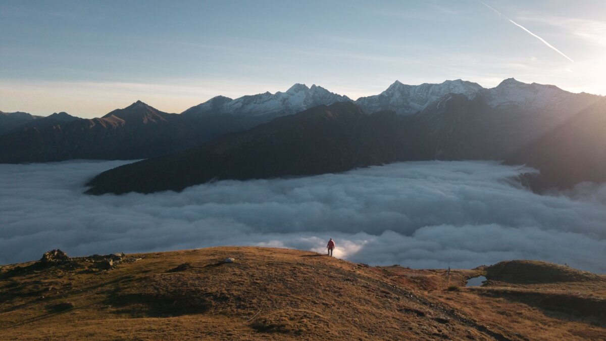 Wandelen boven de mistgrens in het Wipptal | © Vincent Corce | TVB Wipptal